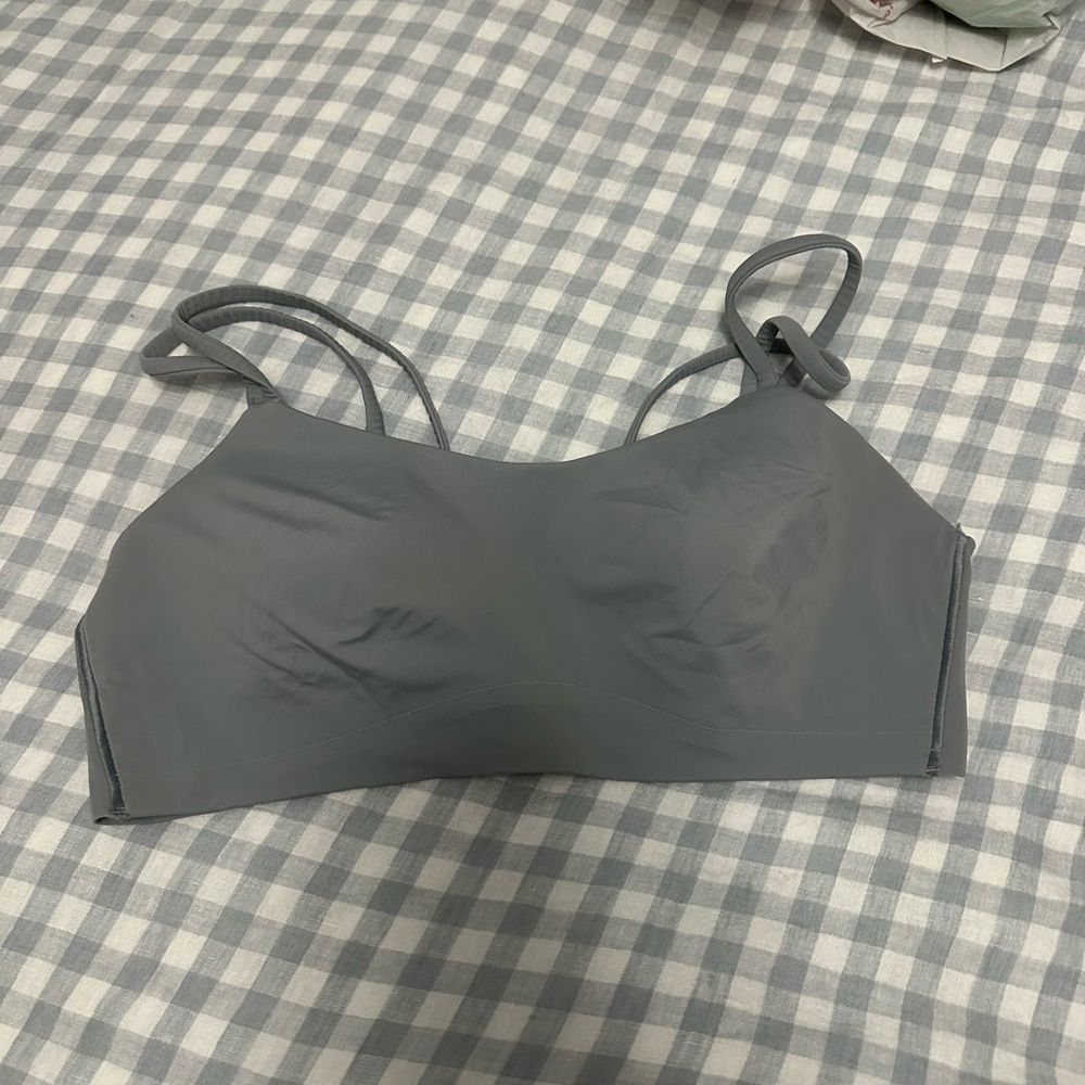 Gray lululemon like a cloud bra